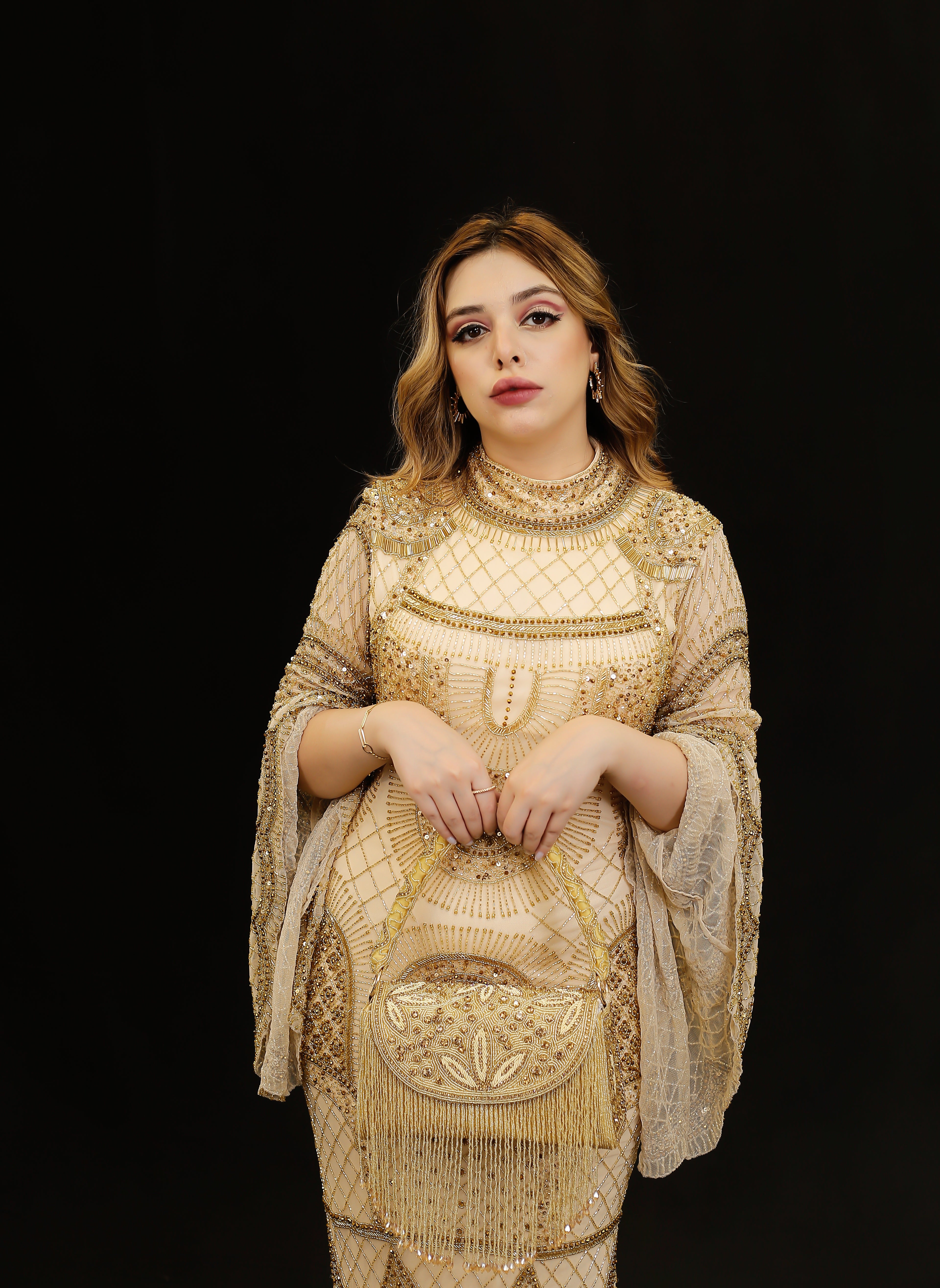 Gold Lines خطوط الذهب Oltin chiziqlar